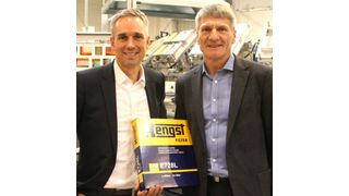 Jens Röttgering und der neue Geschäftsführer Zygmunt Wabinski eröffneten die Produktion des polnischen Werks (v.l.). (Foto: Hengst)