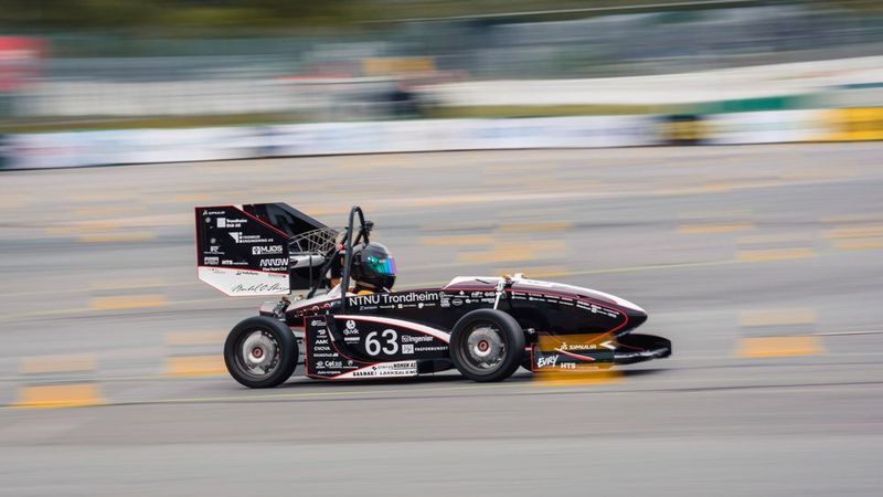 115 Teams aus 24 Nationen, darunter China und Indien, nahmen vom 8. bis zum 13. August 2017 am Konstruktionswettbewerb Formula Student Germany 2017 am Hockenheimring teil. (Formula Student Germany/Zenker)