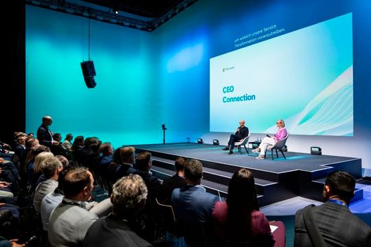 Satya Nadella und Agnes Heftberger im „Live“-Chat.(Bild:  MCSC 2026)