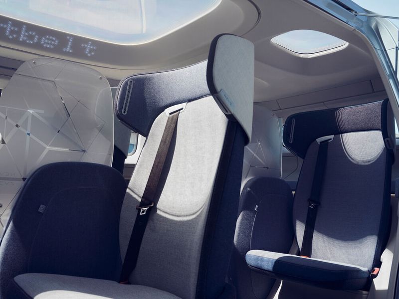 Die flexiblen Sitze lassen sich abhängig vom Einsatzzweck unterschiedlich anordnen. (Bild: NEVS)