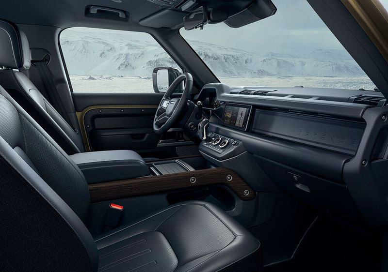 Den Designern ist der Spagat zwischen modernem Komfort und Robustheit im Innenraum... (Land Rover)