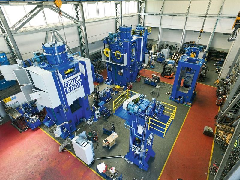 Mechanische Schmiedepressen des norditalienischen Schmiedelinien-Herstellers. (Schuler)