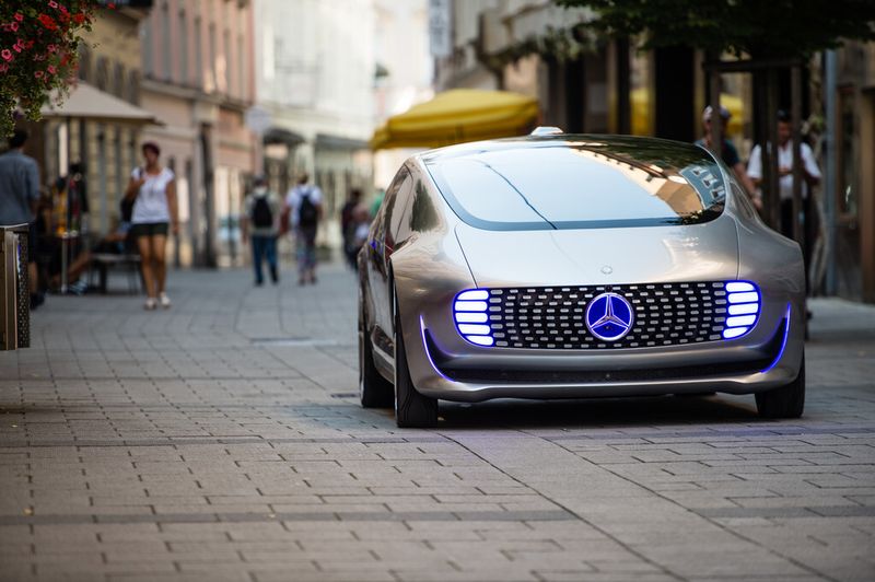 Europapremiere: Der F 015 Luxury in Motion auf dem Ars Electronica Festival in Linz (Bild: Mercedes-Benz)