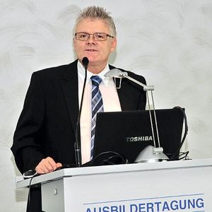 Ein gefragter Referent: Joachim Syha bei Ausbildertagen von Innungen und Landesverbänden im Kfz-Gewerbe. (Bild: Edgar Schmidt - VCG)