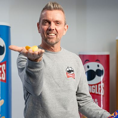 Die digitale Transformation der Pringles-Fabrik in Kutno, Polen, war für Werksleiter Ronny Matthijs ein voller Erfolg: 10 % höhere Kapazität, 13 % weniger Ausschuss und 7 % weniger Energieverbrauch.  (Bild: Siemens)