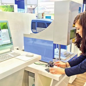 Die Toolstation kombiniert die Werkzeugkennzeichnung mit Data-Matrix-Codes und deren Auslesung in einem einzigen System.