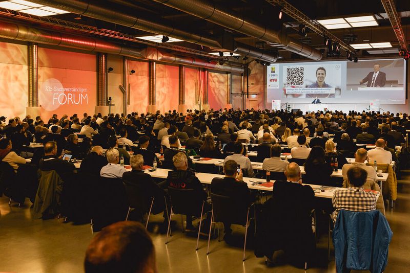 Das Forum begrüßte über 500 Teilnehmer, die vor Ort oder digital zugeschalten waren. (Bild: Stefan Bausewein)