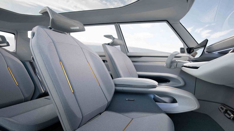 Der Innenraum des EV9 ist wohnlich und hell. (Bild: Kia)