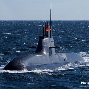 U 31 (NATO-Bezeichnung: S 181)  ... ist ein U-Boot der Deutschen Marine und mit seinen Schwesterschiffen der U-Boot-Klasse 212 A derzeit der modernste nichtnukleare U-Boot-Typ der Welt. Durch seine Brennstoffzellentechnologie und seine Stealth-Außenhaut ist das U-Boot fast nicht zu entdecken und kann zudem bis zu drei Wochen unter Wasser bleiben.