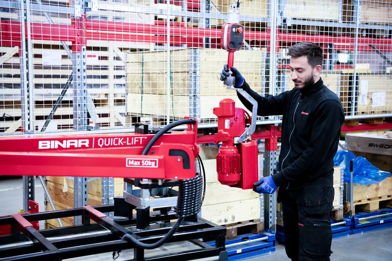 Blick auf ein System von Binar Handling aus Schweden. Dort legt man viel Gewicht auf Ergonomie. Das hat auch der Vakuumspezialist Schmalz bemerkt und das Unternehmen vor einigen Tage übernommen. Hier mehr dazu.