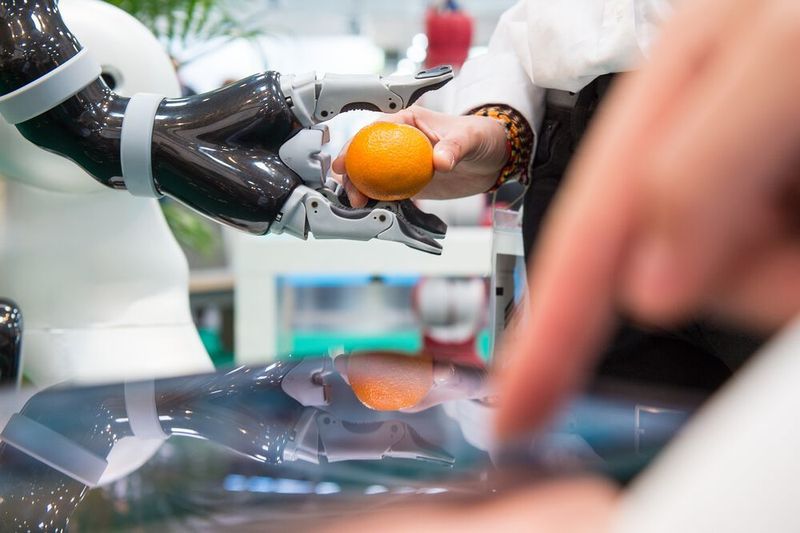 Welche Rolle spielt der Mensch in der Smart Factory? Die Automatica 2018 gibt nicht nur auf diese Frage eine Antwort. Hier zur Einstimmung noch einmal Impressionen von der Automatica 2016. (Messe München)