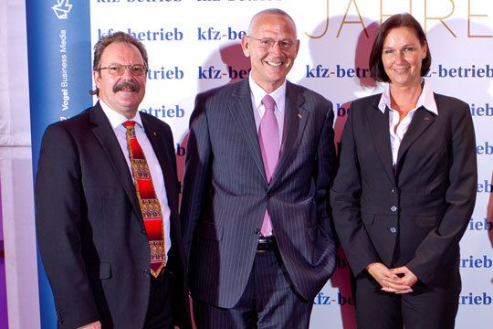 Siegfried Rohrbach (Vogel Business Media), Martin van Vugt (Kia Deutschland), Silke Rosskothen (Kia)  (Archiv: Vogel Business Media)