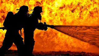 Das Feuer soll durch ein Leck in einer Gasleitung entstanden sein. (Symbolbild) (gemeinfrei)