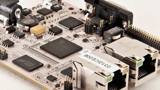 Bild 1: Das ICE-Modul implementiert einen Single-Board-Computer mit industriellen Schnittstellen. Neben CAN und Profibus sind verschiedene über Software definierbare Realtime-Ethernet-Protokolle möglich (Ethercat, Powerlink oder Profinet). (Bild: Texas Instruments)