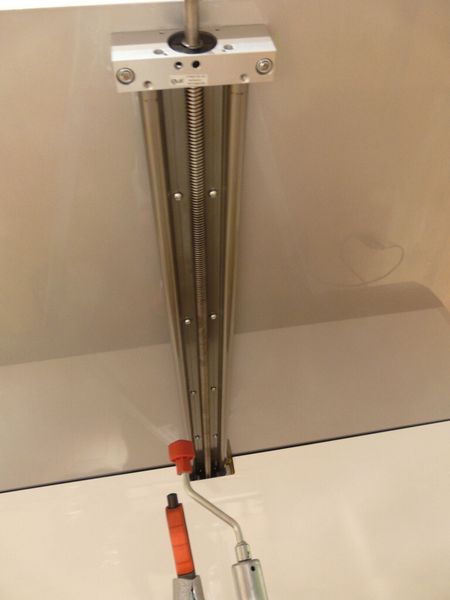 Das Ausschieben übernimmt eine drylin-Lineareinheit, die unterhalb des Alkovens angebracht ist. (Bild: igus)