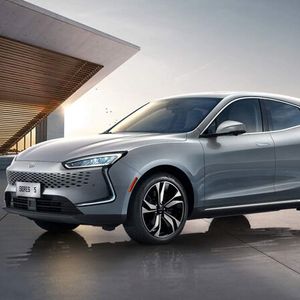 Das 4,70 Meter lange SUV ist wahlweise mit Front- oder Allradantrieb erhältlich.(Bild:  Indimo)