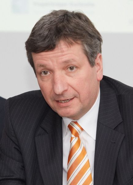 Dr. Peter Köhler, Vorstandssprecher bei Weidmüller: „Mit unserem Projekt ‚Selbstkorrigierende Umformprozesse’ wollen wir im kleinen Stil demonstrieren, wie man über einen selbstregulierenden Prozess hinweg zu selbstoptimierenden Systemen kommt.“ (Bild: It's OWL Clustermanagement)