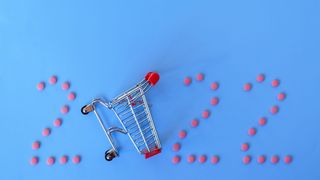 christmas-new-year-flat-lay-on-blue-background-numbers-2022-making-with-pills-and-medical-mask-top-view-copy-space-mock-up-concept-of-health-care-new-normal-life-after-covid-19-copy-space-stockpack-adobe-stock-scaled (Quelle: Oleksandra-Adobe Stock)