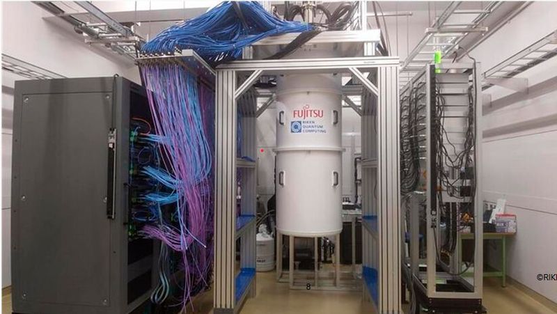 Abbildung 9: Und so sieht das System aus, wenn der Kryostat geschlossen ist.  (Bild: ©  Riken Center for Quantum Computing/ 2025 Fujitsu Limited)