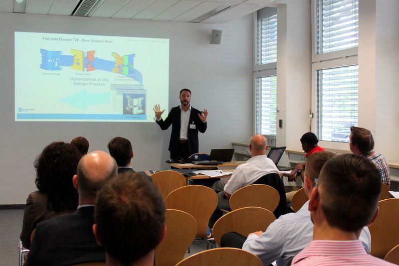 In dem Workshop von Dr. Pietro Cervellera konnten die Besucher konkrete Leichtbau-Aufgabenstellungen diskutieren. (V. Siegl/konstruktionspraxis)