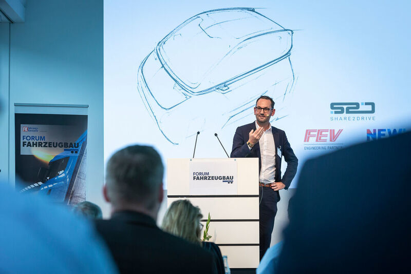 ichael Hog erklärte was es mit dem Fahrzeugkonzept SVEN der FEV Group auf sich hat. (Bauswein)