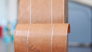 Neubronner gibt an, als einziger Hersteller in Europa faserverstärkte Nassklebestreifen zu produzieren. (Neubronner)