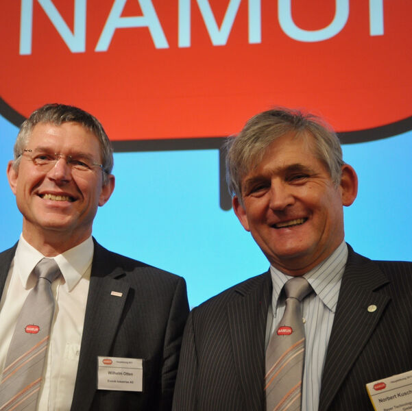 von links: Dr. Wilhelm Otten, neuer Vorsitzender der Namur, und sein Vorgänger Dr. Norbert Kuschnerus, der auch weiterhin im Namur-Vorstand aktiv sein wird. (Bild: M.Henig /PROCESS) (Bilder: M.Henig, J.Nellen / PROCESS)