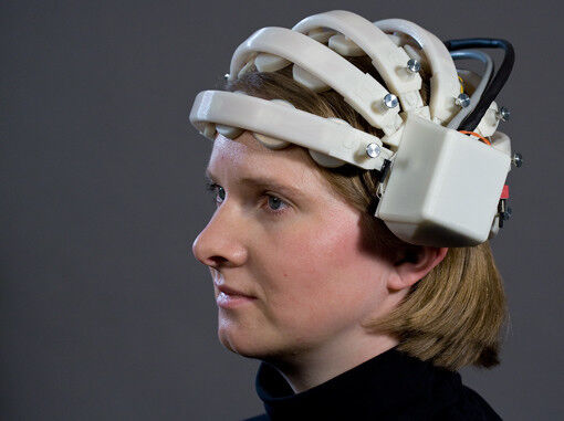 Neuer leichter EEG-Helm zur kapazitiven Messung von Gehirnsignalen. (EMG/TU Braunschweig)