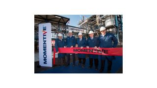 Beim Durchtrennen des roten Bandes (v.l.n.r.): Bürgermeister Bernhard Marewski, Standortleiter Christoph Kappenhagen, Momentive-CEO Jack Boss, Vice-President Silanes Rich Owins und Chempark-Leiter Lars Friedrich.  (Momentive)