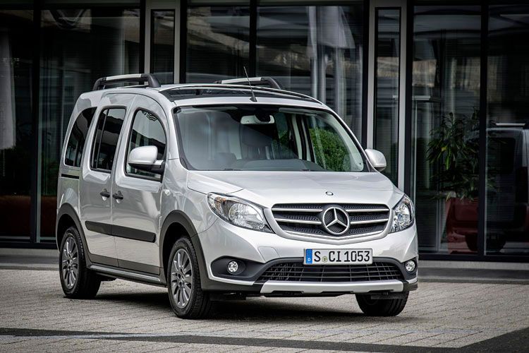 Der Mercedes Citan unterscheidet sich hauptsächlich in der Frontgestaltung vom Kangoo sowie in einigen Ausstattungen. (Bild:Daimler)