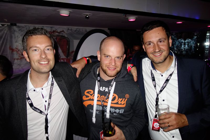 (v. l.) Steffen Michael, Microsoft, Daniel Thiele, Synaxon, und Jens Pusch, Microsoft (Bild: IT-BUSINESS)