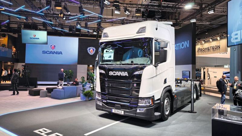 Auch die VW-Töchter Scania und MAN elektrifizieren ihre Lkw. (Bild: SP-X/Mario Hommen)