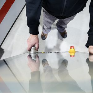 Maschinenbedienung „unter Glas” mit dem AP 524 mit Kewheel (Bild: Keba)