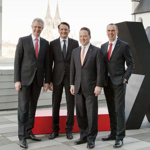Der Lanxess-Vorstand auf der Bilanzpressekonferenz (v.l.n.r.): Rainer van Roessel, Vorstandsmitglied und Arbeitsdirektor, Michael Pontzen, Finanzvorstand, Matthias Zachert, Vorsitzender der Vorstands, und Hubert Fink, Vorstandsmitglied