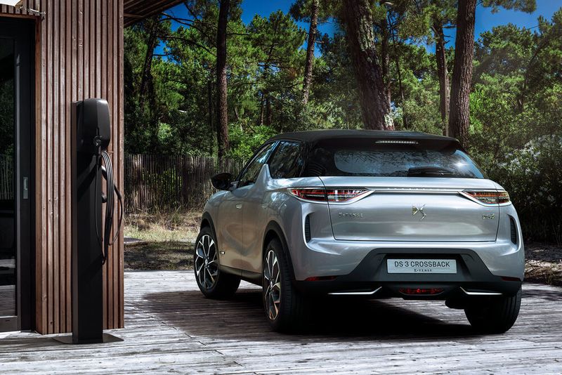 Beide Modelle tragen den Zusatz „E-Tense“. (DS)
