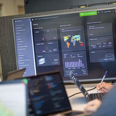 KI-gestützte Observability senkt das Risiko von Ausfällen, erleichtert die Wartungsplanung und stärkt die Transparenz der Lieferketten. (Bild: Dynatrace)