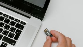 Bei der Malware auf USB-Sticks handelt es sich vor allem um Trojaner mit Fernsteuerung, die häufig in Excel-Dokumenten versteckt werden. (Bild: gemeinfrei // Pexels.)