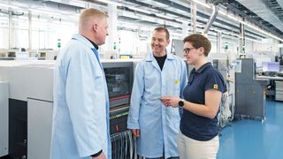 Am Cicor-Standort in Bronschhofen arbeiten Entwicklung und Fertigung eng zusammen. Der frühe Austausch hilft, Anforderungen der späteren Serie bereits in der Produktentwicklung zu berücksichtigen. (Bild: Cicor)