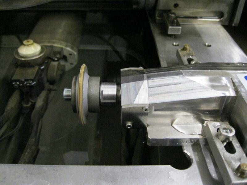 Schleifscheibe auf der Rotierspindel ITS-MS-24. (Bild: ITS)