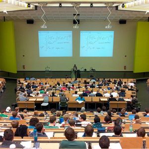 Die Schere zwischen den Anforderungen aus der Industrie und der Realität der hochschulischen Ingenieurausbildung ist groß. Eine Möglichkeit diese zu schließen, ist die Anpassung der Curricula und Lehrmethoden an deutschen Hochschulen.