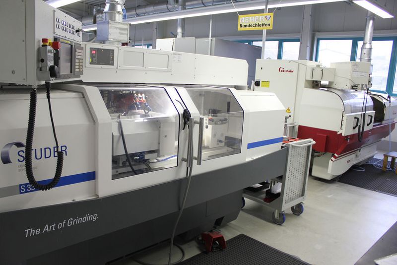 Bild 4: Die Standard-Bandfilter der beiden Studer-Rundschleifmaschinen wurden durch einen Micropurfilter ersetzt.  (Bild: Neher/Knoll)