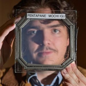 Abram Fluckiger holds up a sample panel square that has five sandwiched layers of a new material nearly transparent insulation material called Mochi, which was designed buy CU Boulder researchers in physics professor Ivan Smalyukh’s lab. (Source:  Glenn J. Asakawa/CU Boulder)
