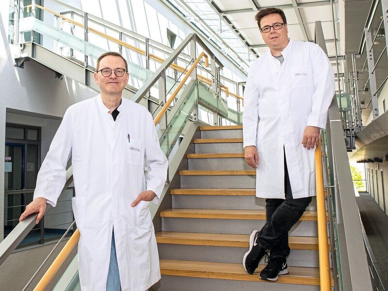 Untersuchten die A2B-Rezeptoren in braunem Fettgewebe: Prof. Dr. Alexander Pfeifer (links) und Dr. Thorsten Gnad (rechts) vom Institut für Pharmakologie und Toxikologie des Universitätsklinikums Bonn.