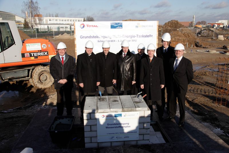 Grundsteinlegung für das Wasserstoff-Projekt in Berlin-Schönefeld. (Bild: Enertrag)