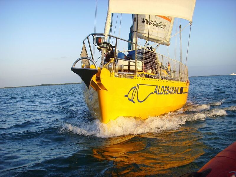 Mit dem Forschungsschiff „Aldebaran“ nahmen die Wissenschaftler Sedimentproben aus norddeutschen Gewässern. (© Aldebaran)