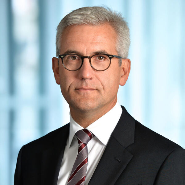 Ulrich Spiesshofer: „Mit der Transaktion schließt ABB ihre historische Angebotslücke in der Maschinen- und Fabrikautomation und baut ihre führende Rolle in der Industrieautomation aus.“ (ABB)