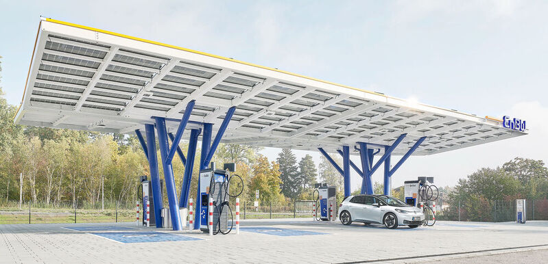 Seine neue Stromtankstelle an der A8 bei Rutesheim nennt EnBW "Flagship-Ladepark".