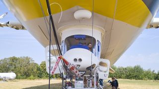 Mit hochpräzisen Messinstrumenten ausgestatteter Zeppelin NT mit dem Wissenschaftler*innen des Forschungszentrums Jülich und der Universität zu Köln Luftmessungen über Nordrhein-Westfalen durchführen.  (Bild: Mathias Martin | Universität zu Köln)