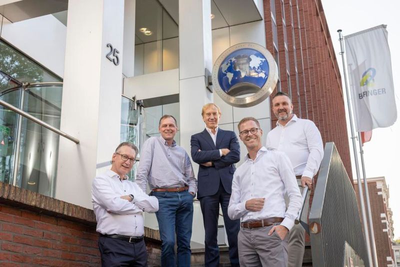 V.l.n.r.: Marcel Papenhove, Senior Director Business Development & Sales at Bilfinger Engineering Bene; Mick Modderman, International Business Development Manager at Bilfinger Engineering Bene; Allen Timpany, CEO of Circtec; Kevin Pieterse, Vice  President Engineering at Bilfinger E&M Bene; Wouter van den Ham, Director Engineering at Bilfinger Engineering Bene (Bild: Bilfinger)