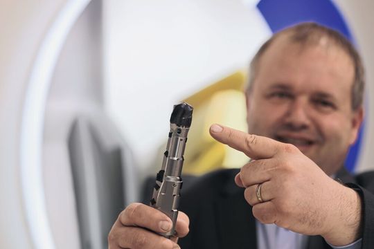 Vollhartmetall-Alternative: Ein mit Wendeschneidplatten bestückter  Stufenbohrer.(Bild:  Matthias Böhm)